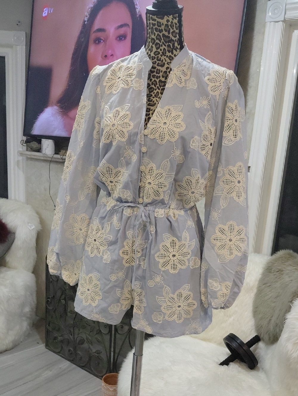 Womens Cream Floral Lace Appliqué Romper - Cream on Light Gray